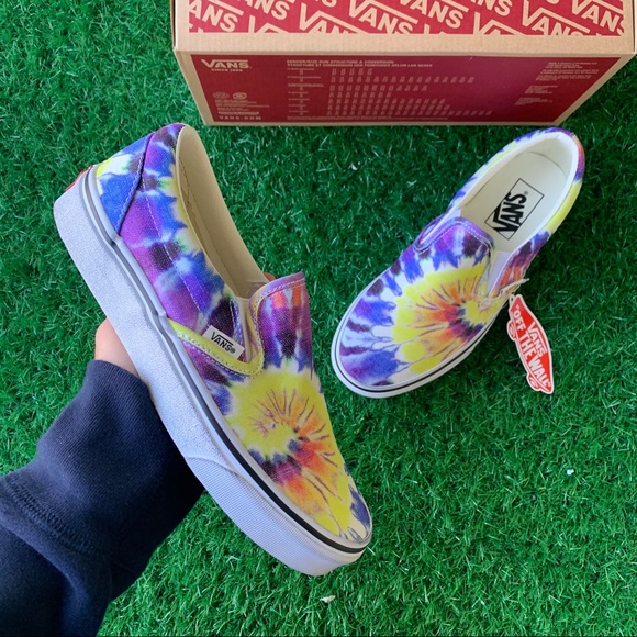 vans classic slip on tie dye